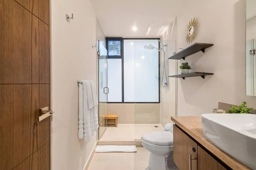 Casa Ohana~3Br W/ Private Pool & Rooftop Jacuzzi, Wifi, Gym, & 5 Km To Beach Tulum 0*,  Mexico
