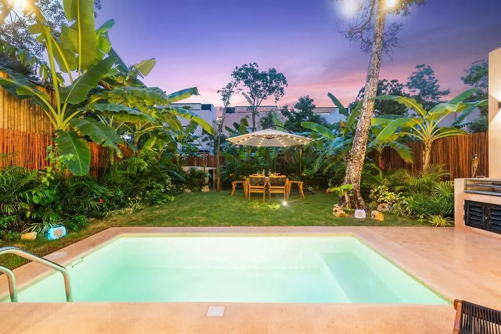 Casa Ohana~3Br W/ Private Pool & Rooftop Jacuzzi, Wifi, Gym, & 5 Km To Beach Tulum 0*,  Mexico